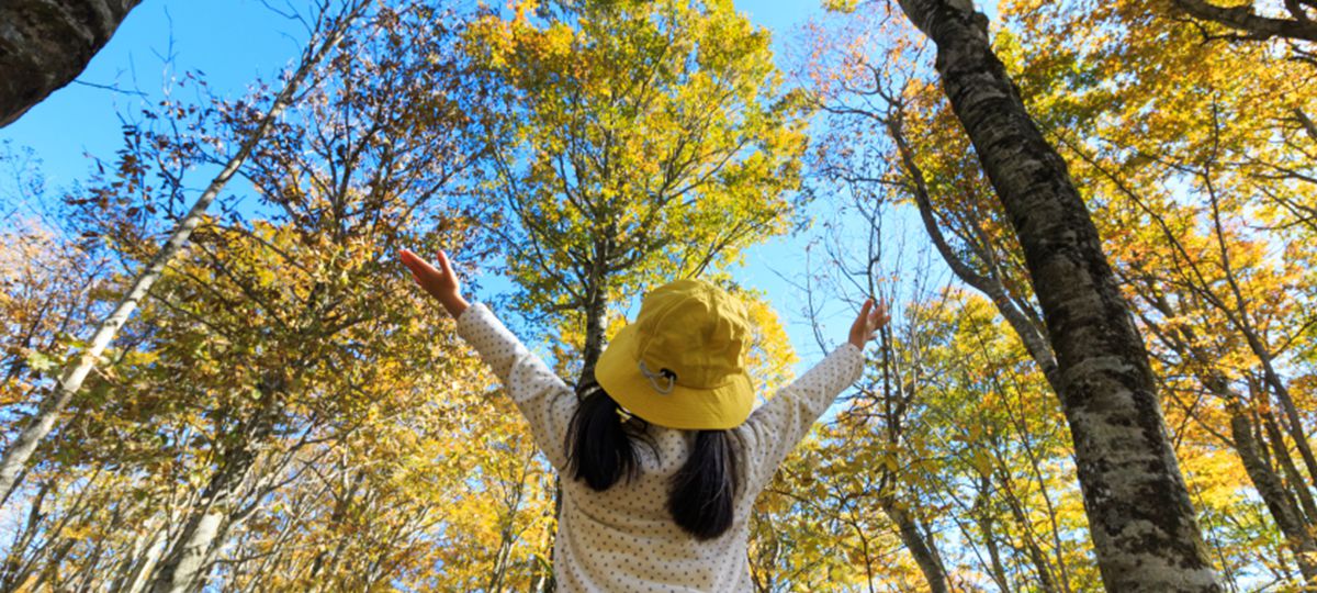 girl-with-trees